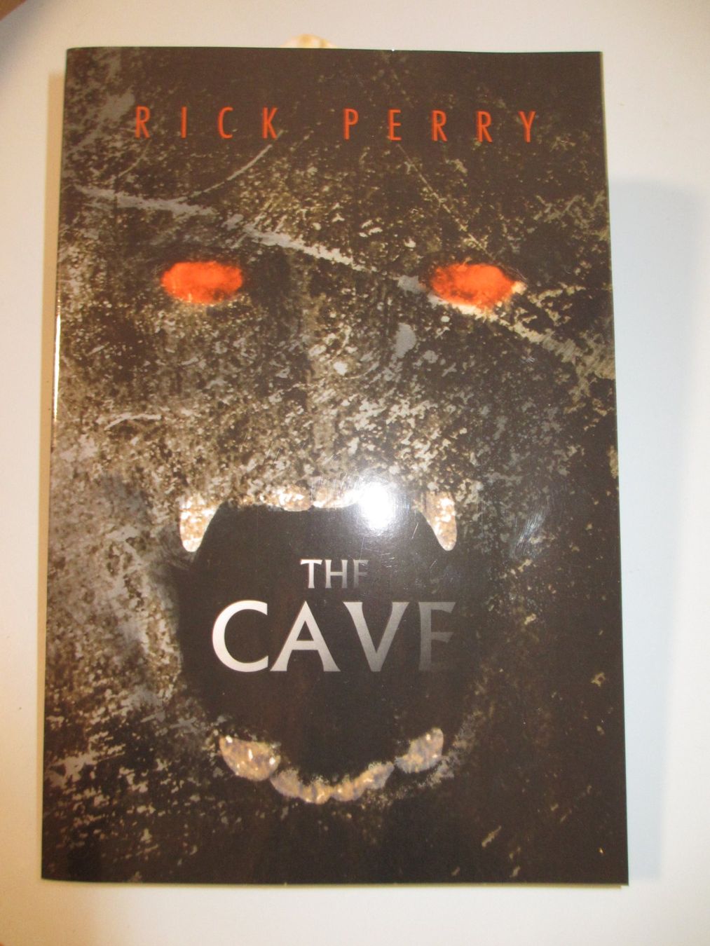 Libri: Rick Perry - The Cave - Science Fiction Roman, Neu – Nuovo e nell'imballaggio originale da Herisau venduto da fan_h9qj