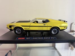 Ford mustang boss 351. 1/18 Sun Star  jaune