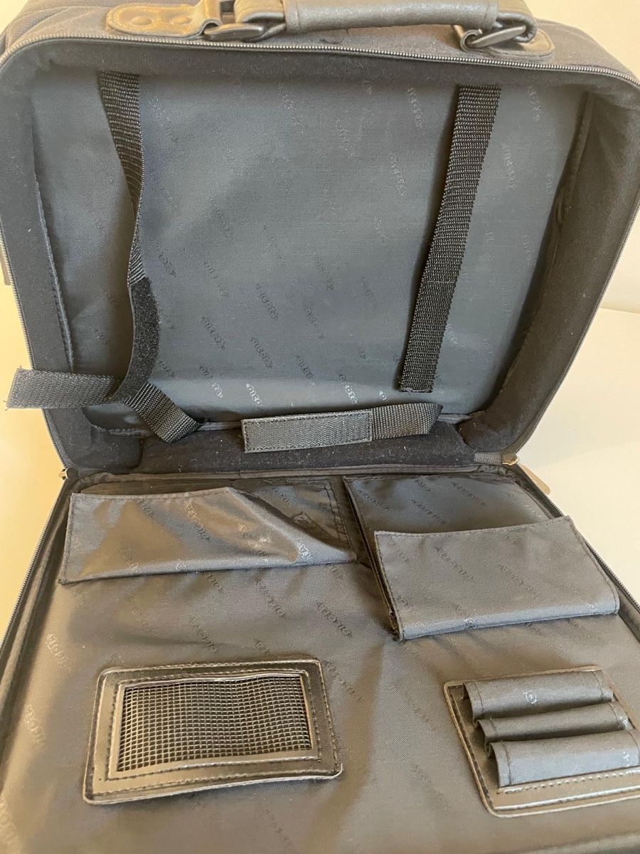 Borse: Schwarze Laptoptasche Dicota gepolstert – Usato da Basel venduto da Ch2005 7