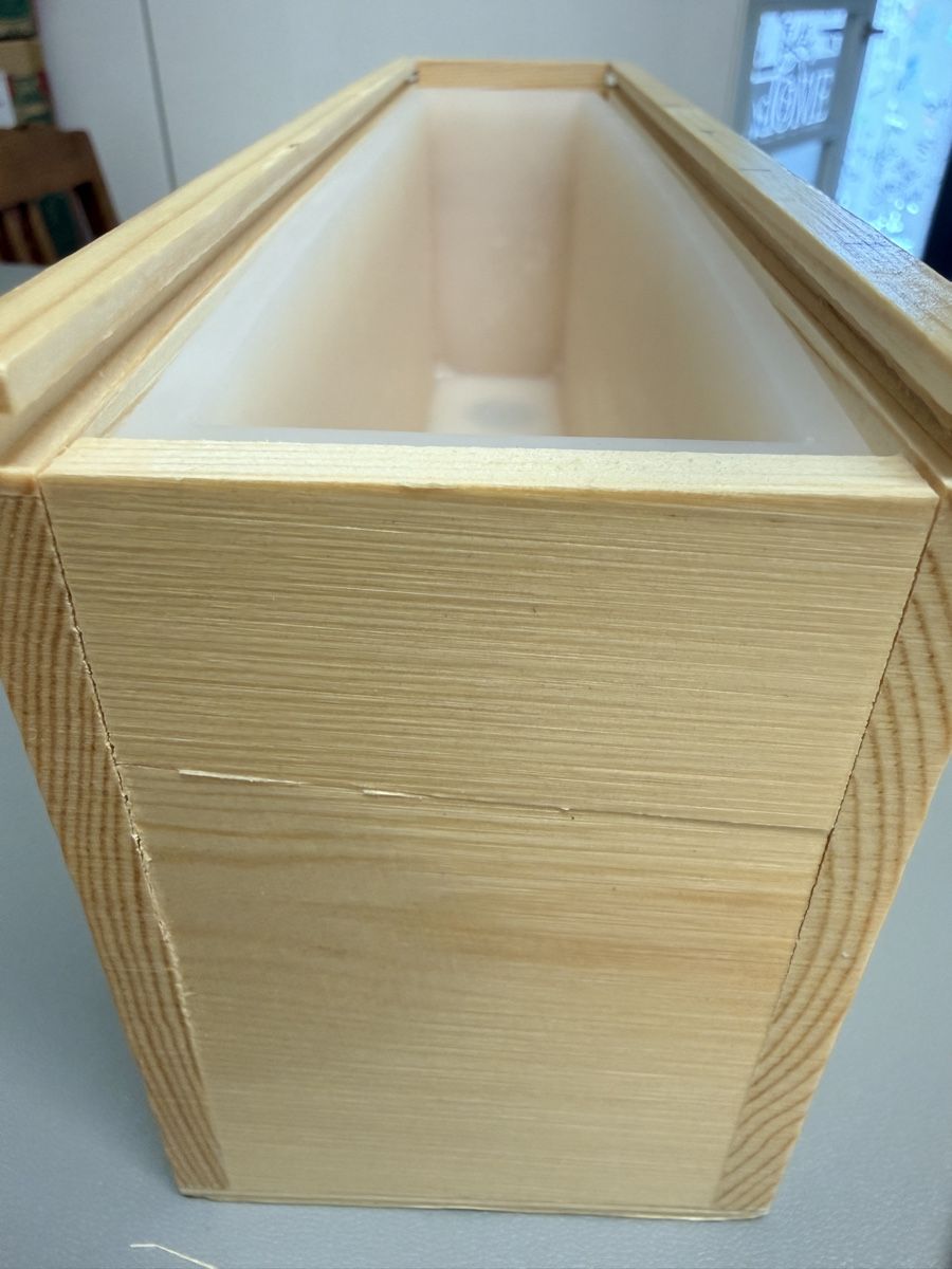 Tous les outils: 2 Seifenform Holz mit Silikon Einsatz rechteckig 28cm lang – D'occasion à Uster par Similian1 7