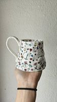 Keramiktasse mit Blumenmuster