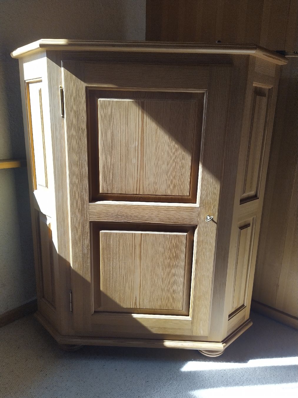 Armadi: Eckschrank Holz – Usato da Amden venduto da Schneeflocke111