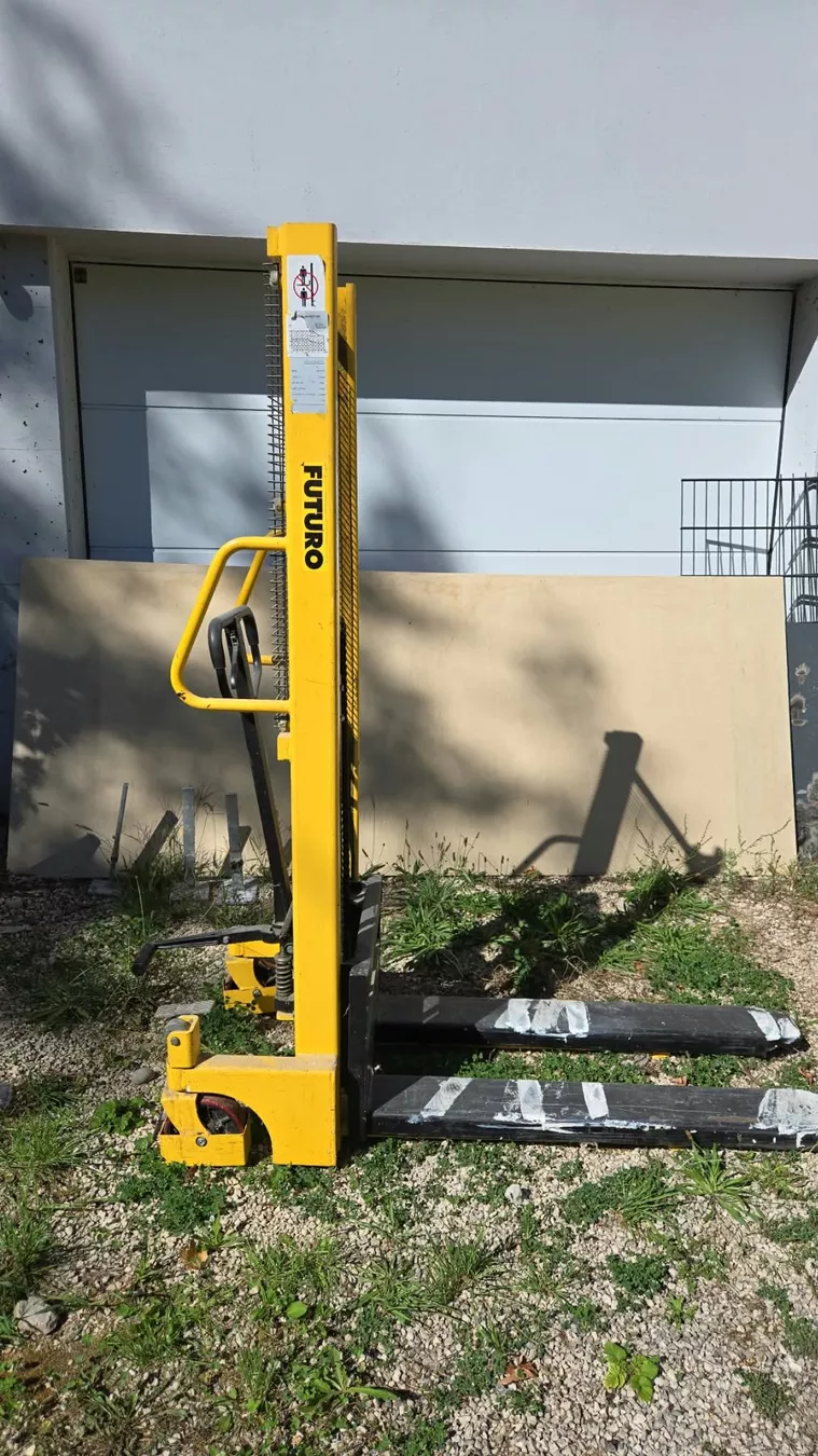 Carrelli elevatori e a forche: Handstapler Futuro – Usato da Thayngen venduto da Joelines-Traumwelt 1