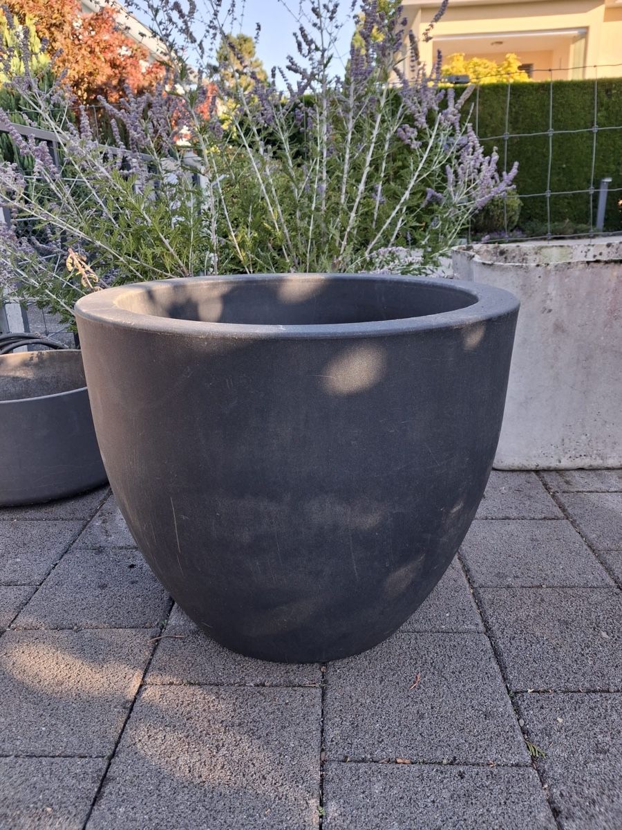 Vasi per fiori: Blumenschale aus Kunststoff – Usato da Dietlikon venduto da ComdatAG