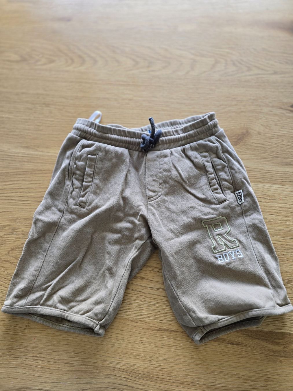Hosen: Kurze Trainerhose Gr 104 – Gebraucht aus Uetendorf von baumstamm3