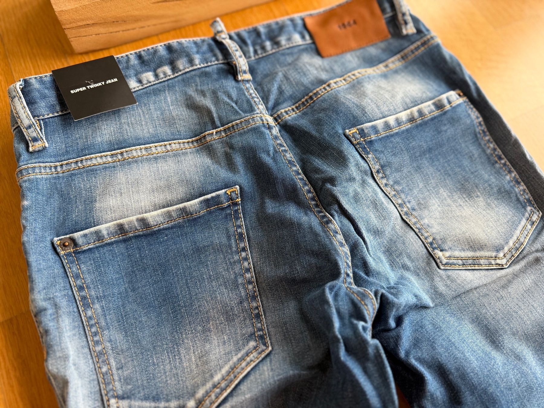 Dsquared2 Jeans: 100% originale DSQUARED2 Jeans Hose Grösse 48 – Nuovo e nell'imballaggio originale da Basel venduto da trend_shop_schweiz 5