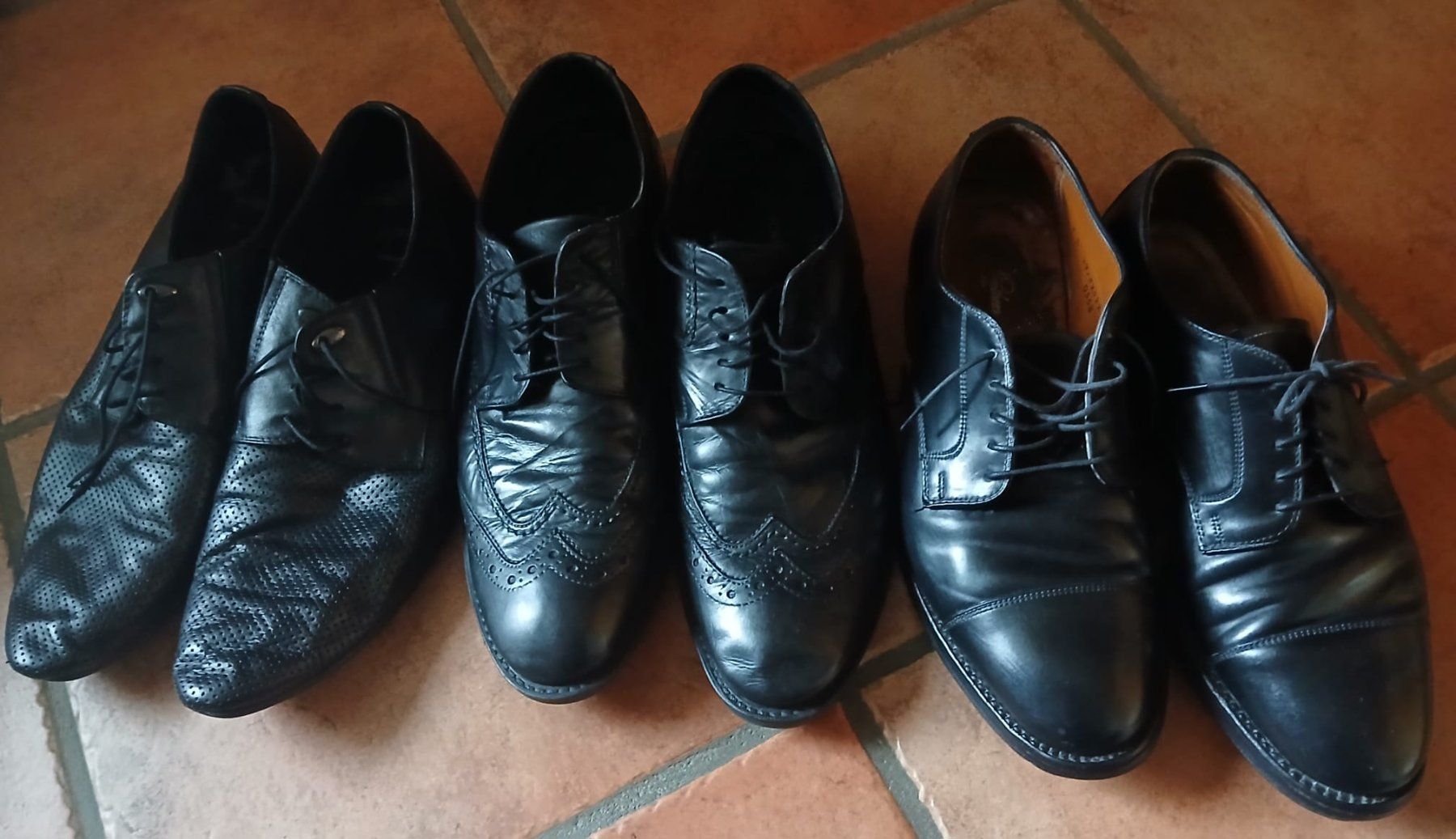 Scarpe da uomo: 3 Paar Schuhe Gr 44 – Usato da Ruggell venduto da Dolce9