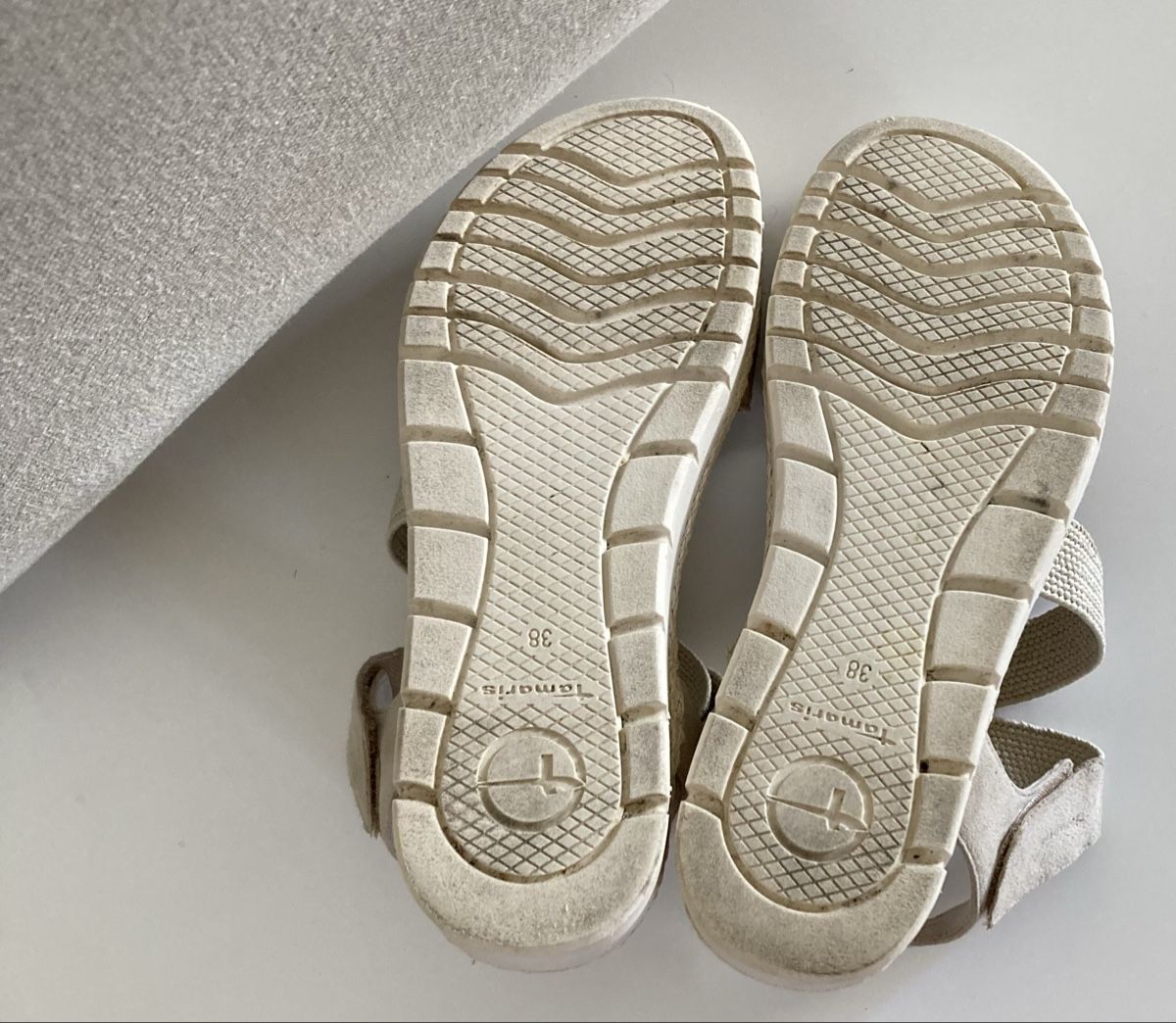 Tamaris Damenschuhe: Tamaris Pure Relax Ledersandalen – Gebraucht aus Riehen von Estello 4