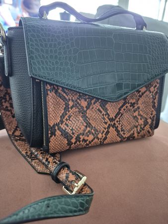 New vegan leather handbag. Excellent condition!