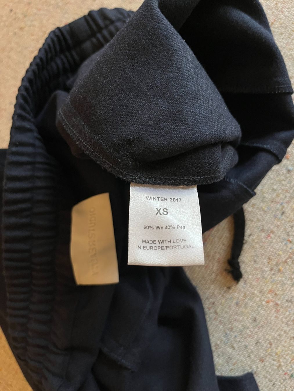 Pantalons: STOFFHOSE SCHWARZ – D'occasion à Zürich par Ankawhi 3