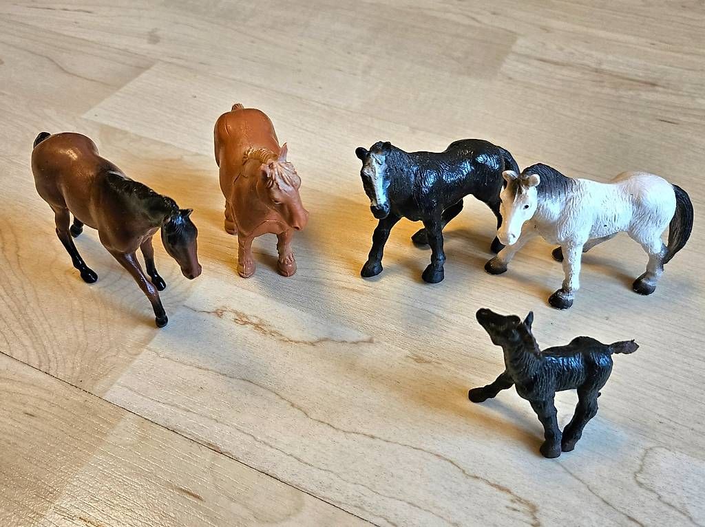 Bullyland Spielzeuge: 5 Pferde-Figuren Bullyland – Gebraucht aus Konolfingen von yve_z5xr