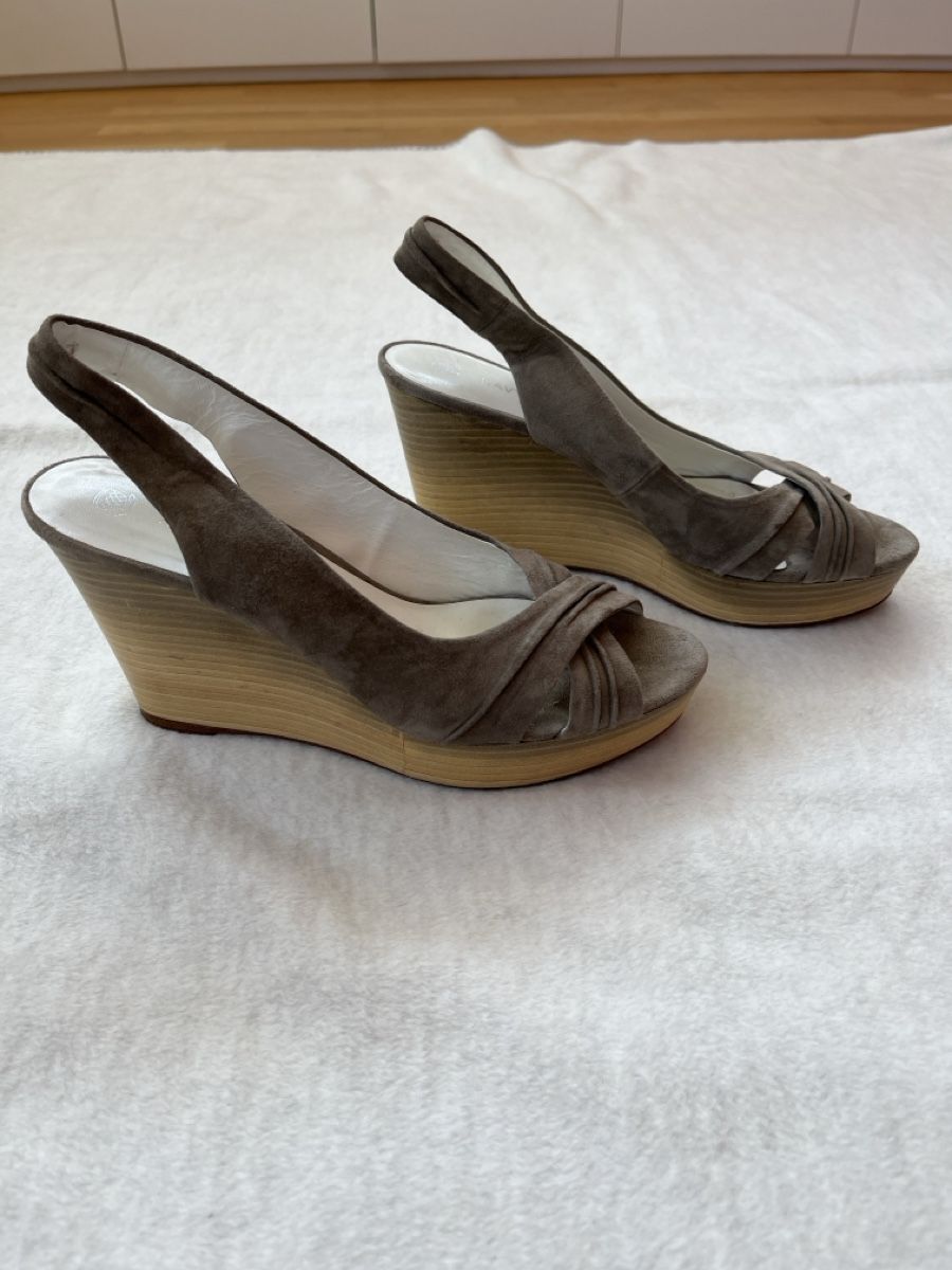 Navyboot Scarpe da donna: Sandales compensées NAVYBOOT, T 39, couleur taupe – Usato da Romont FR venduto da cat_j6ww 3