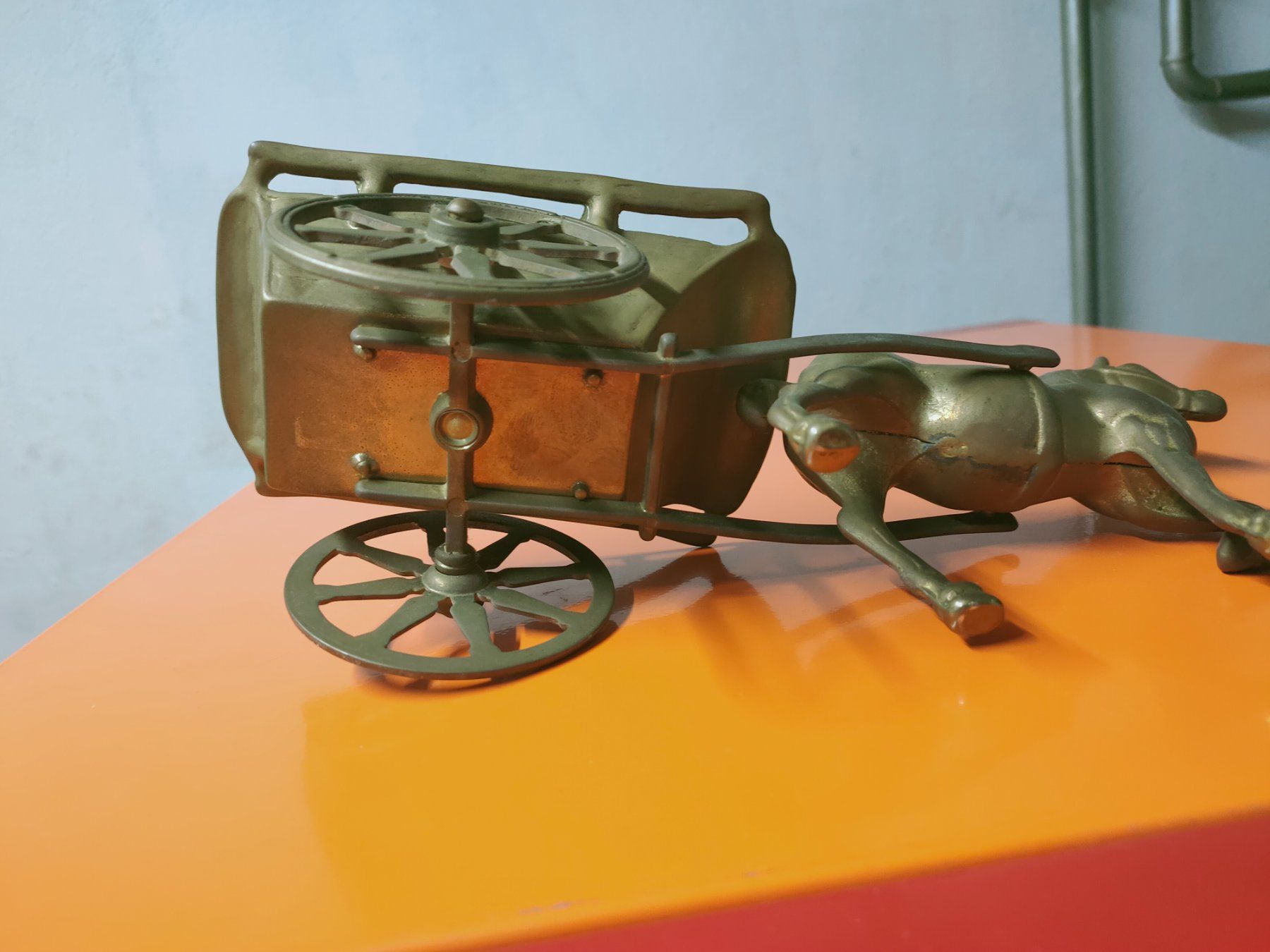 Tutte le decorazioni: Deko-Pferd mit Wagen aus Messing,  Vintage – Usato da Zürich venduto da Joer 4