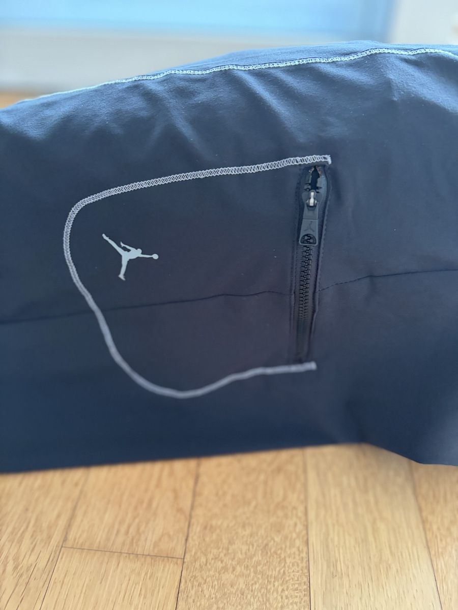 Jordan Pantaloni: Air Jordan loose fit pants – Usato da Münchenstein venduto da ArleneLM 3