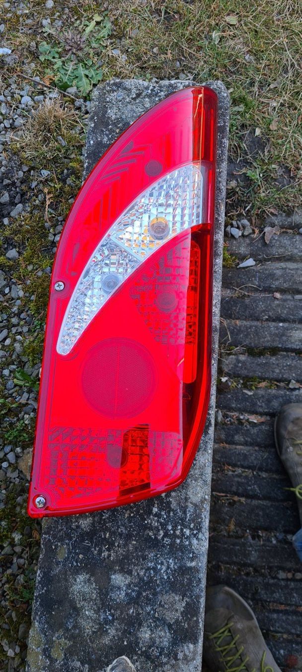 Veicoli da campeggio: Rücklicht Wohnmobil Caravan Rechts – Usato da Altdorf UR venduto da Volvo1992