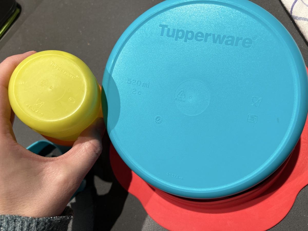 Tupperware Teller: Baby/ Kinder Tupperware Set- Teller & Becher – Gebraucht aus Bäch SZ von Art-emisia 2