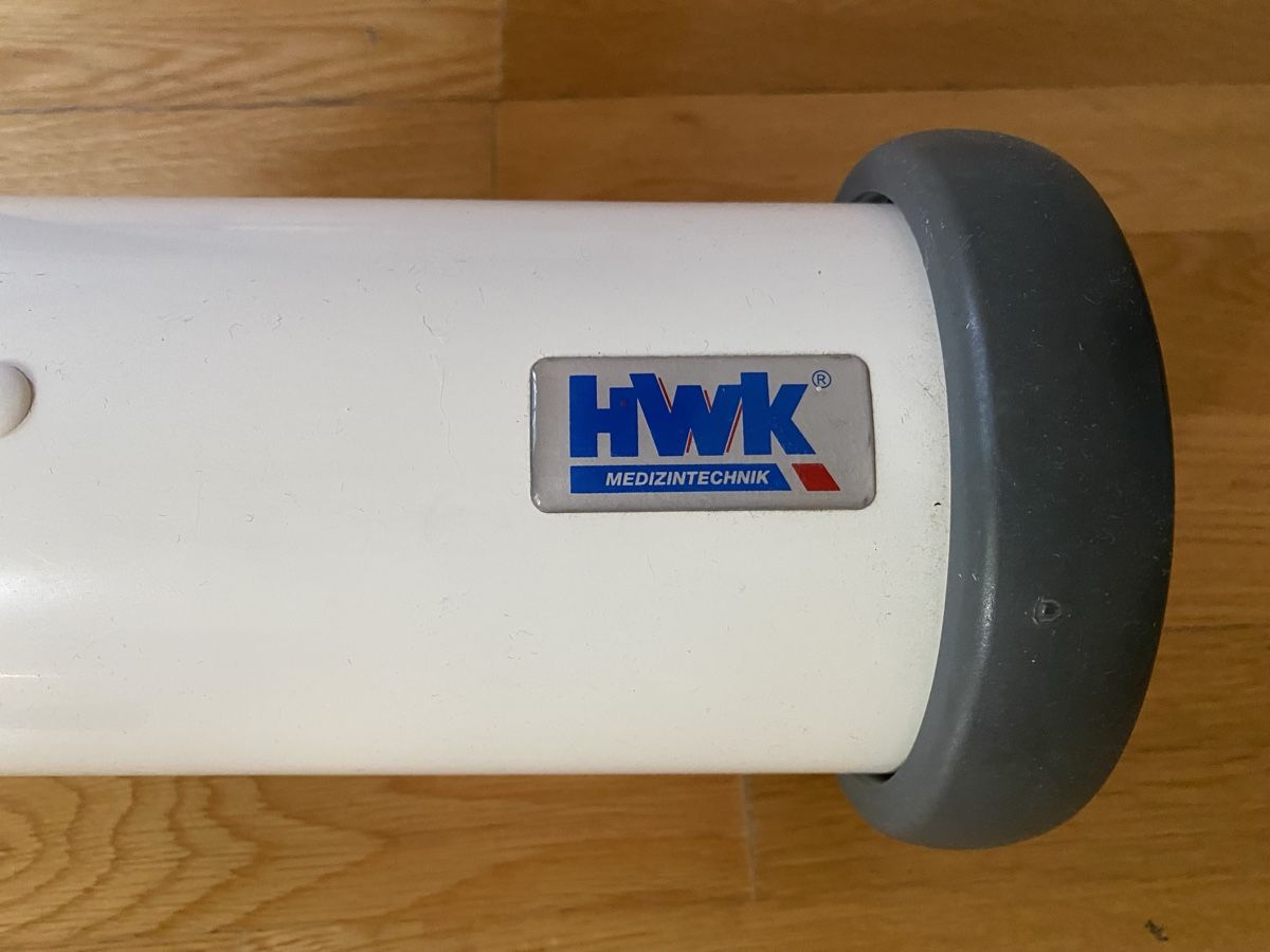Chaises longues: Behandlungsliege Solid H2, hydraulisch mit Radautomatik – D'occasion à Basel par Ruvmar 4