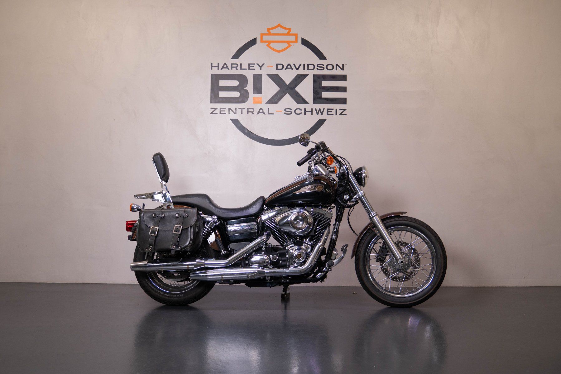 Harley-Davidson Chopper: Harley-Davidson Dyna Super Glide Custom FXDC Anniversary – Gebraucht aus Hünenberg von Maxim369
