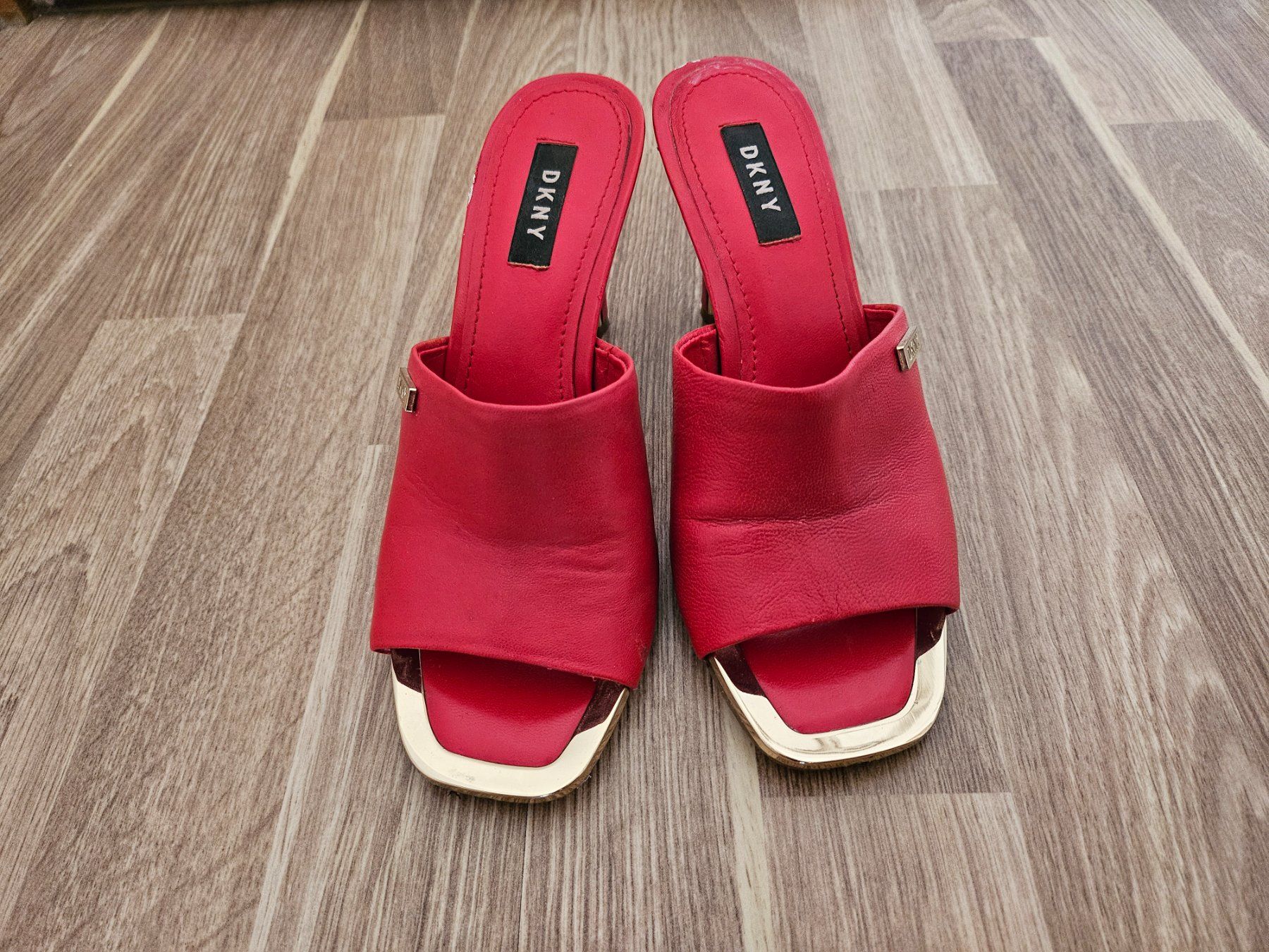DKNY Damenschuhe: DKNY Bronx Pantolette in Rot, Grösse 37 – Gebraucht aus Zürich von natalos 1