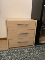 Three-drawer bedside table -- Nachtkommode mit 3 Schubladen