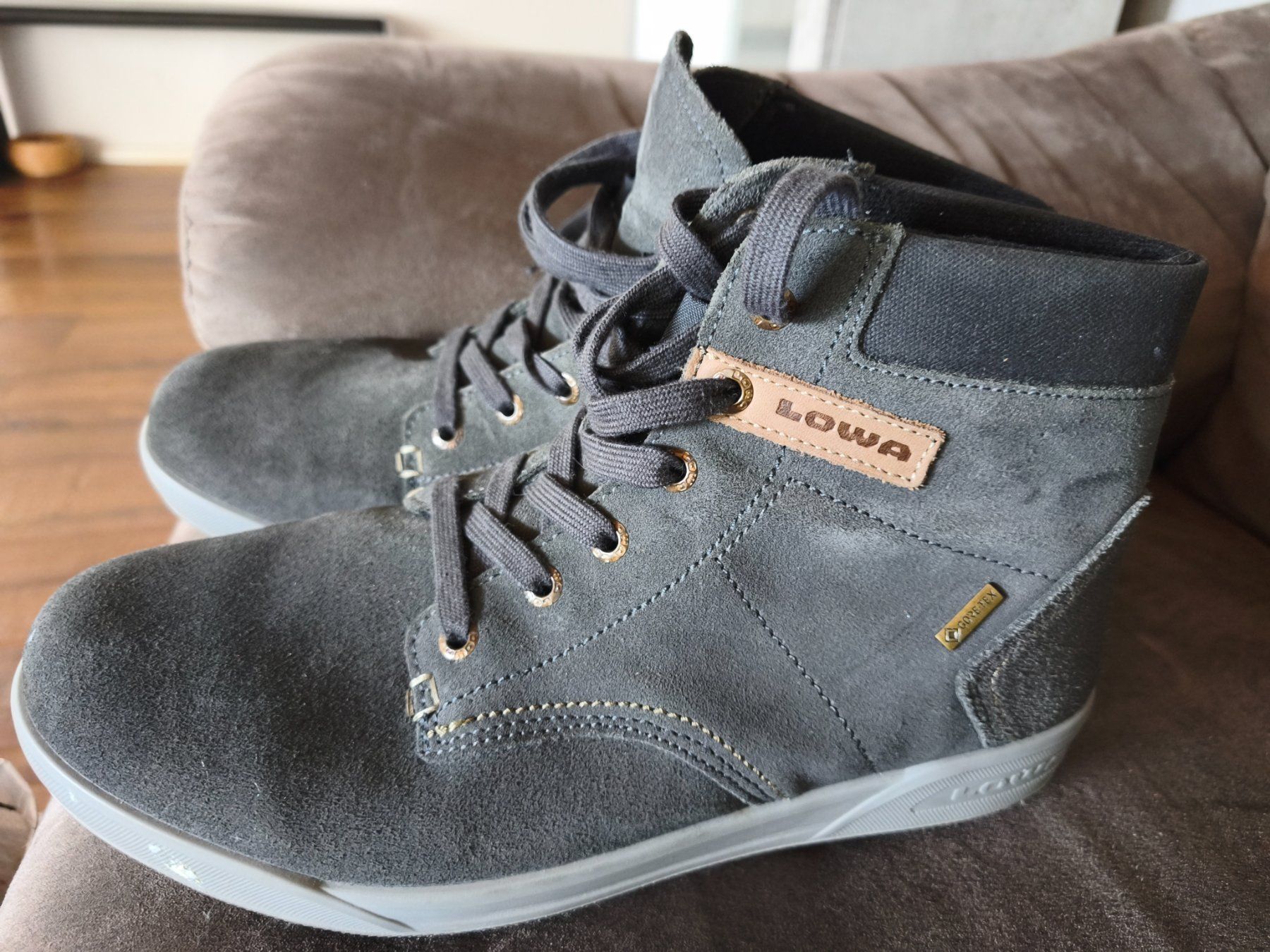 Lowa Scarpe da uomo: Lowa Winterschuhe Gr. 43.5 – Usato da Unterendingen venduto da Adrienne4 2