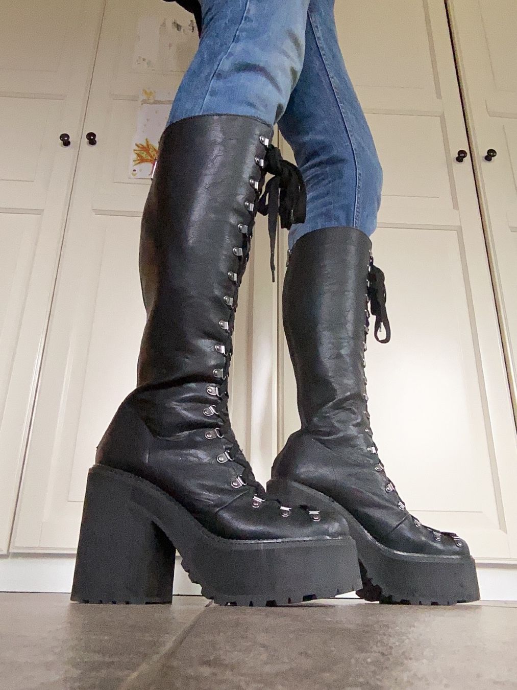 Killstar Damenschuhe: Killstar Gothic Plateau Stiefel – Gebraucht aus Tägerwilen von  1