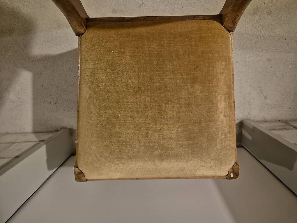 Chaises: Holzstuhl antik mit Sitzpolster – D'occasion à Schneisingen par sil_qb5m 3