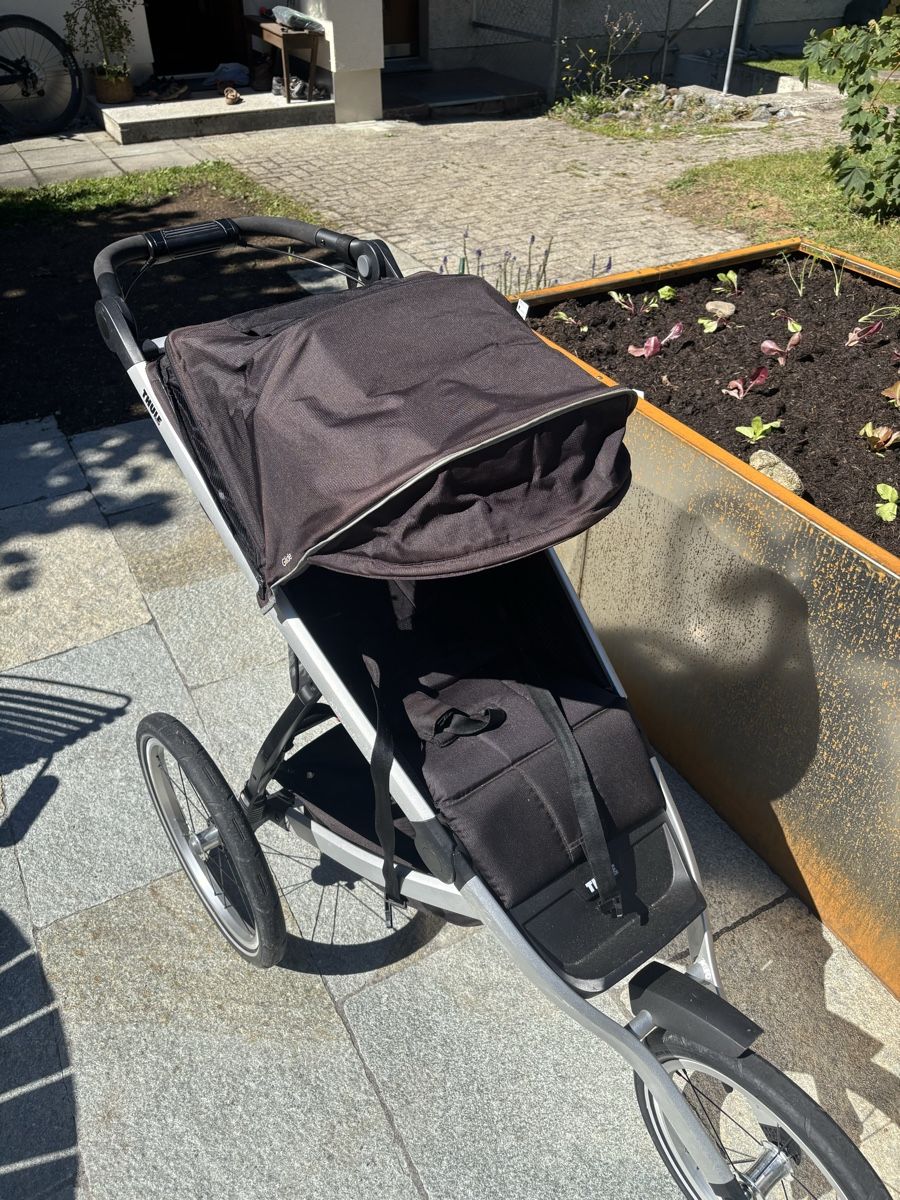 Thule Kinderwagen: Thule Kinderwagen – Gebraucht aus Engelberg von Orangensigma247 2