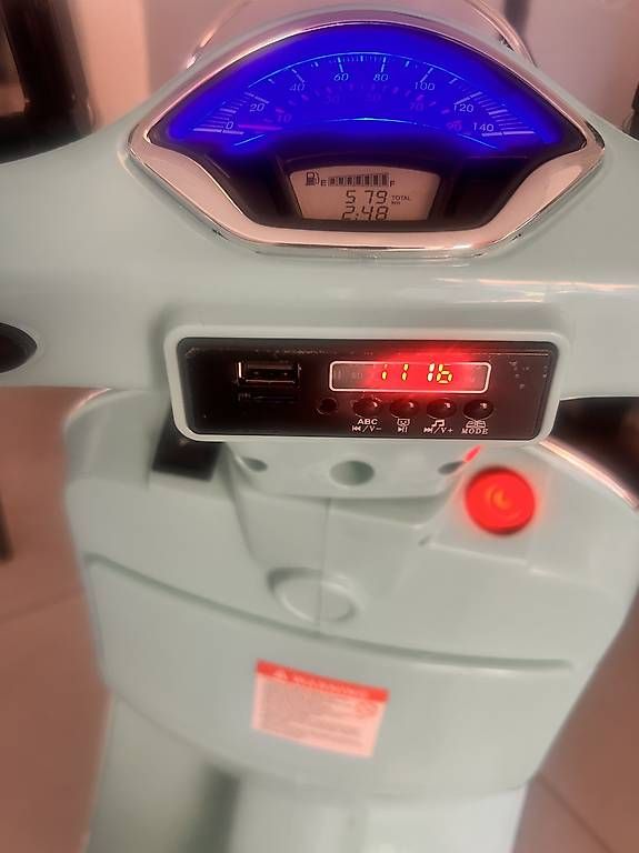 Scooters: vespa elettrica  – D'occasion à Bioggio par vir_5b6b 3