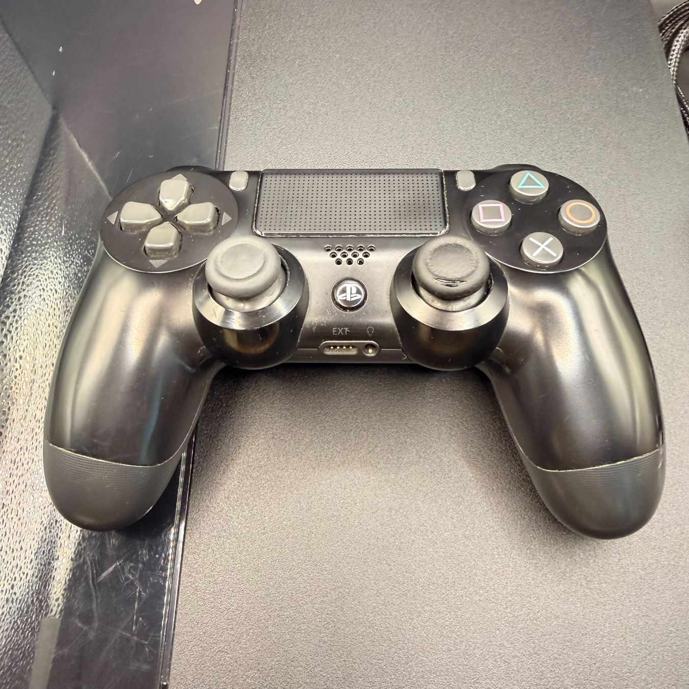 Sony Console: PS4 Konsole 500GB mit Controller – Usato da Düdingen venduto da Nerdworld 1