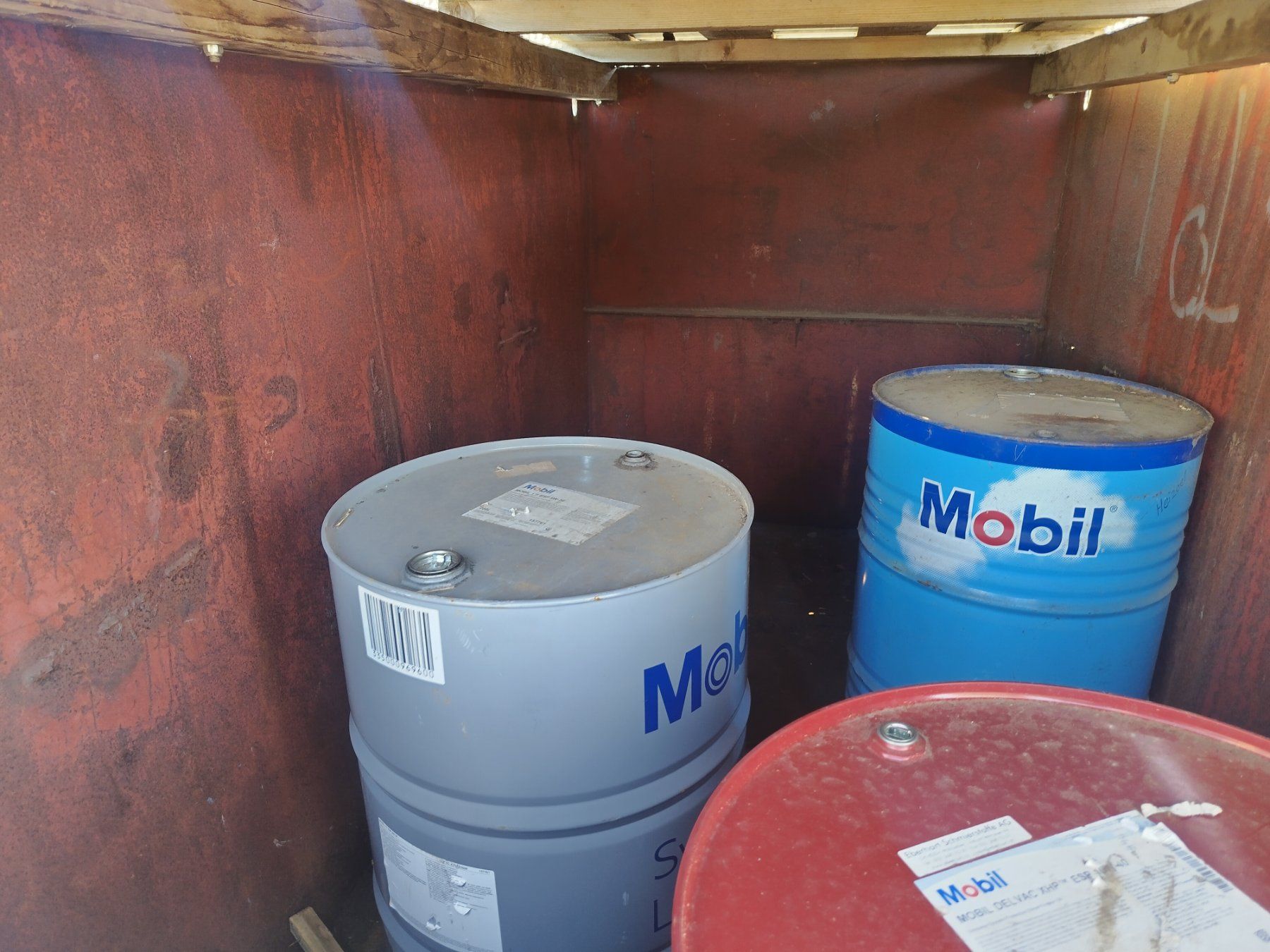 Contenitori edile: Metallmulde mit Wellblechdach – Usato da Gunterswilen venduto da Sisudiesel123 2