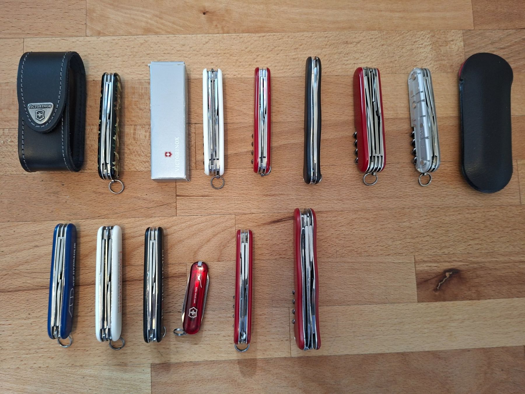 Victorinox Coltelli tascabile: 12x Victorinox Messer, teils Neu – Nuovo (secondo la descrizione) da Küssnacht am Rigi venduto da ben_8895 1