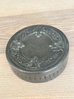 Antike Zinndose von A. Villien, signiert. Art Nouveau