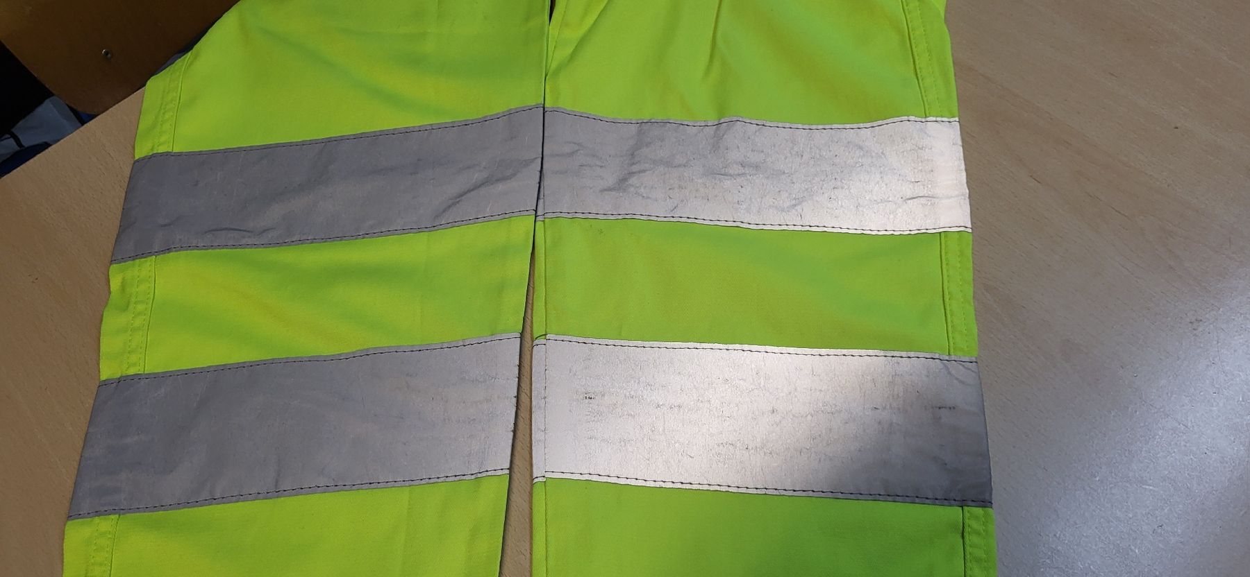 Pantaloni: Reflektierende Arbeitshose Neongelb Grösse S – Usato da Figino venduto da mayam63 4