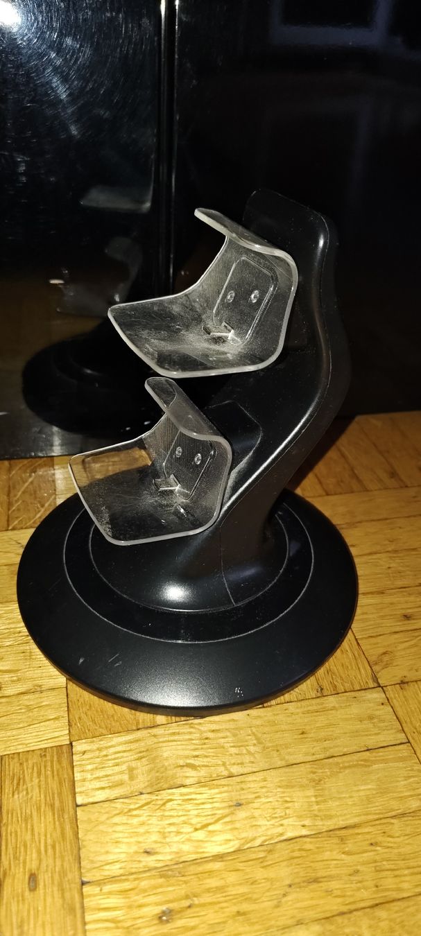Docking station: Ladestation PS4 Controller – D'occasion à Riehen par ribak