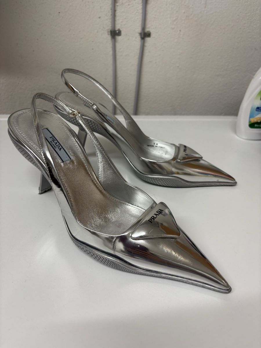 Prada Scarpe da donna: Prada Slingback Pumps, Metallic Silver, Pointed, Size 37 – Usato da Thalwil venduto da ver_j2lw 1