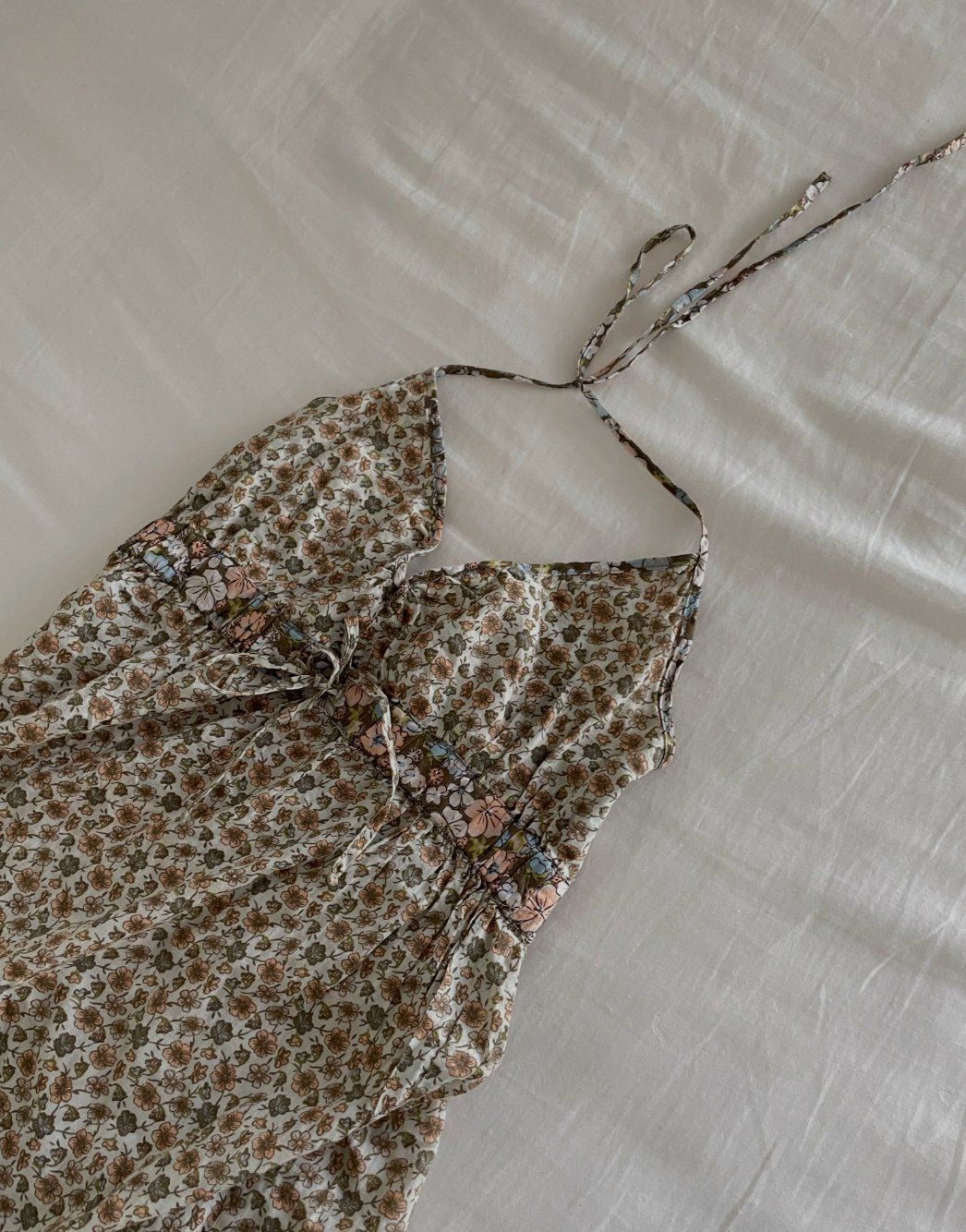 Vestiti: Floral Tie Halter Dress – Usato da Genève venduto da toandfrom 4