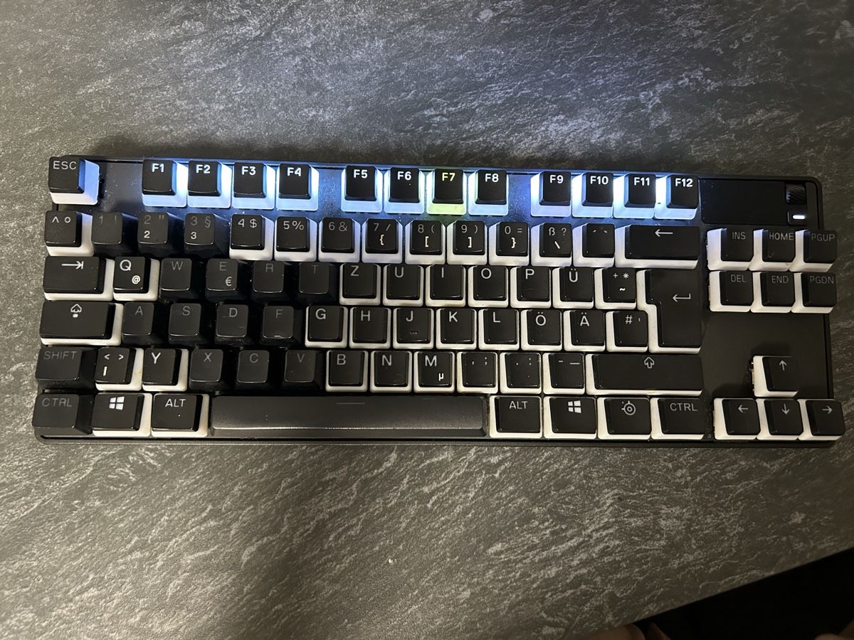 Steelseries Claviers: Steelseries Apex Pro TKL Wireless 2023 – D'occasion à Moosseedorf par Slowwdown