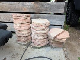 Lot de tomettes provençales hexagonales en terre cuite