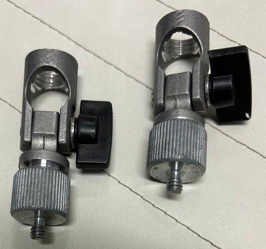 Wandhalterungen: 2× Metall-Klemmhalter / Adapterhalter – – Gebraucht aus Jegenstorf von malartv