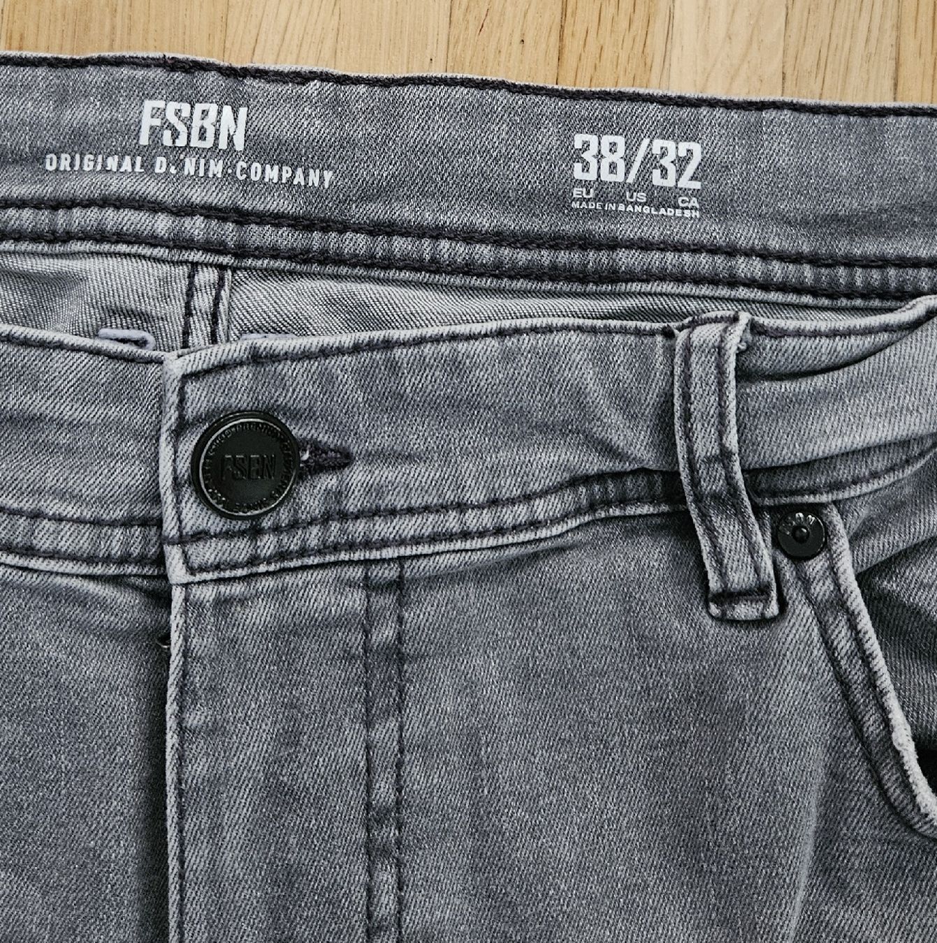 Jeans: graue Herrenjeans 38/32 54/56 – Usato da herisau venduto da Florusa 2
