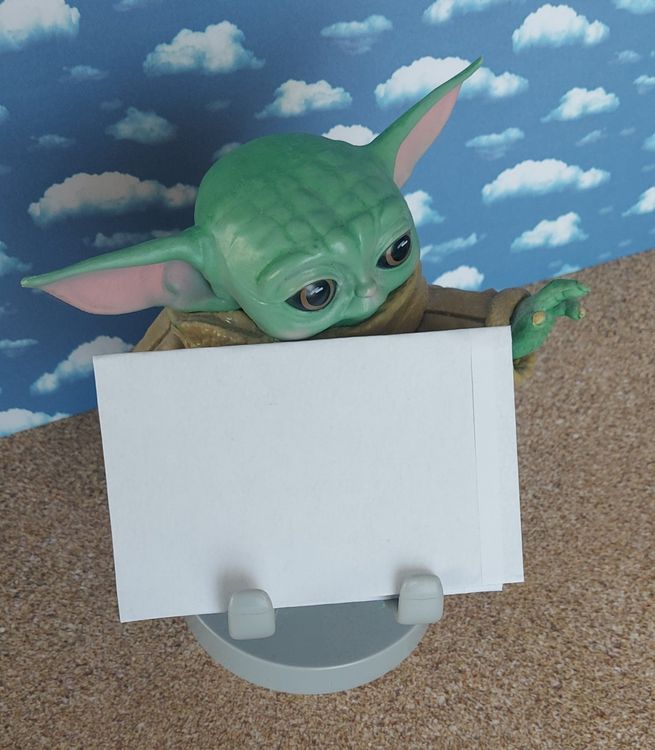 2 Star Wars Figuren, Yoda als Handyhalterung und Frosch (Gebraucht) in ...