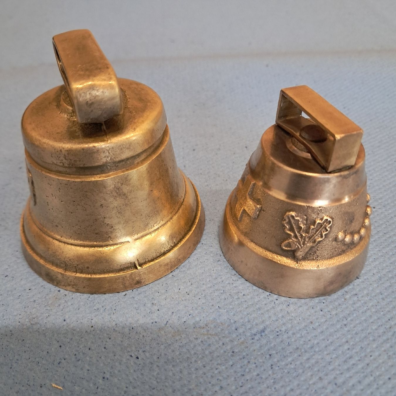 Glocken & Treicheln: 2 Kleine Glöggli  – Gebraucht aus Murten von SHETHOF 1