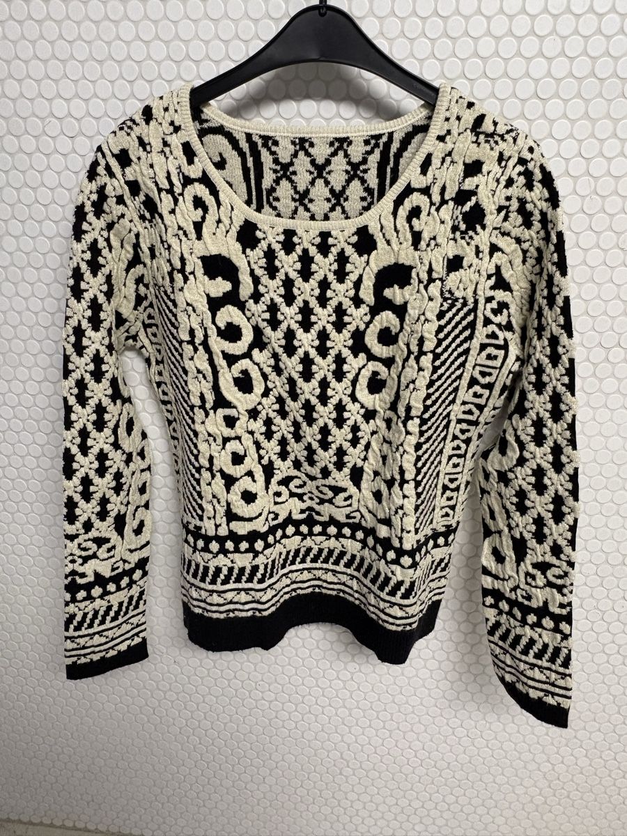 Pullover & Sweatshirts: Vintage Strickpullover, Grösse M, Schwarz/Weiss Muster – Gebraucht aus Basel von ann_7w6q