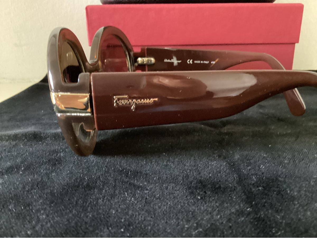Salvatore Ferragamo Occhiali & Lenti: Salvatore Ferragamo, Damensonnenbrille – Usato da Salenstein venduto da Esprit57 1