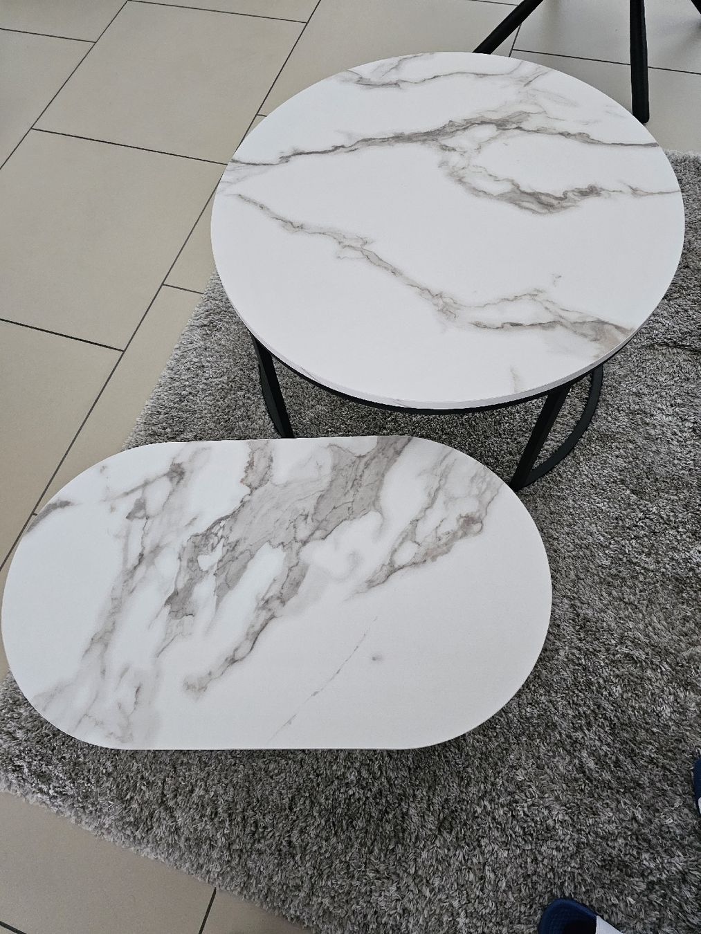 Set de table et chaises: Wohnzimmer Couchtisch Set – D'occasion à Flums par macosnunes 1