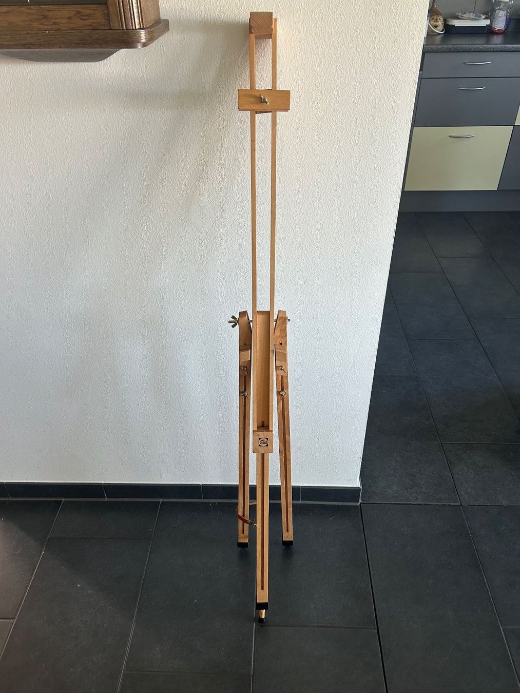 Gebrauchte, gut erhaltene Staffelei aus Holz, top Zustand (Gebraucht) in Kaltbrunn für CHF 30 – mit Lieferung auf Ricardo kaufen