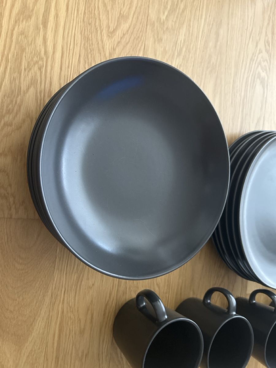 Set di piatti: Geschirrset dunkelblau, 18-teilig neuwertig – Usato da Brunegg venduto da Stefan2600 1