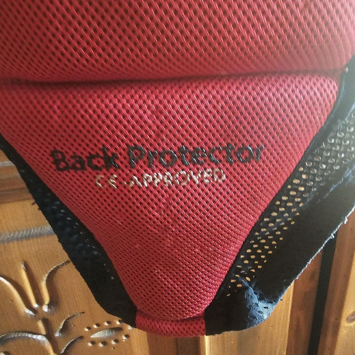 Schutz & Schoner: Safe-Max Protektorenweste Gr. M,  Schwarz/Rot – Gebraucht aus Brienz BE von Baron03 4