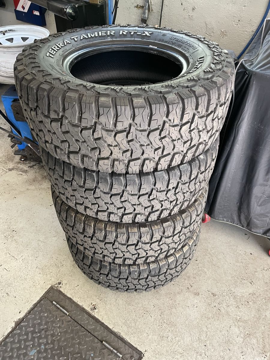 Pneumatici & Ruote complete: Offroad Reifen 265/70R16 – Nuovo (secondo la descrizione) da Heitenried venduto da Z.Alpuchalb